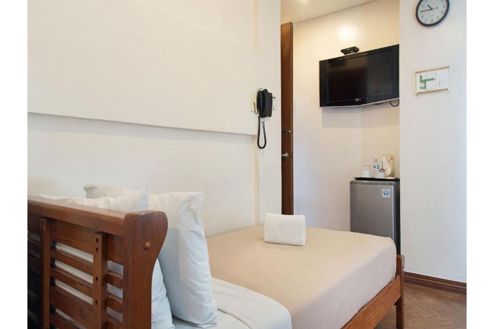 Townhouse Oak Avitel Hotel Near Osmena Highway, Pnr Pasay Station, Metro Manila Makati City Exterior photo