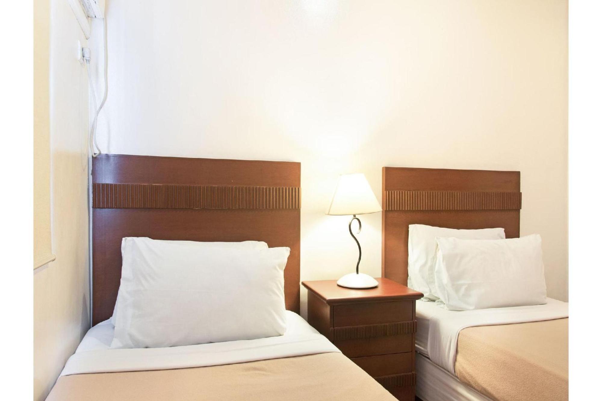 Townhouse Oak Avitel Hotel Near Osmena Highway, Pnr Pasay Station, Metro Manila Makati City Exterior photo